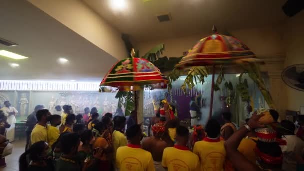 Bukit Mertajam Penang Malaysia Mar 2022 Indian Devotees Raise Umbrella — Stock Video