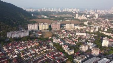 Hava görüntüsü Padang Tembak kasabası akşam