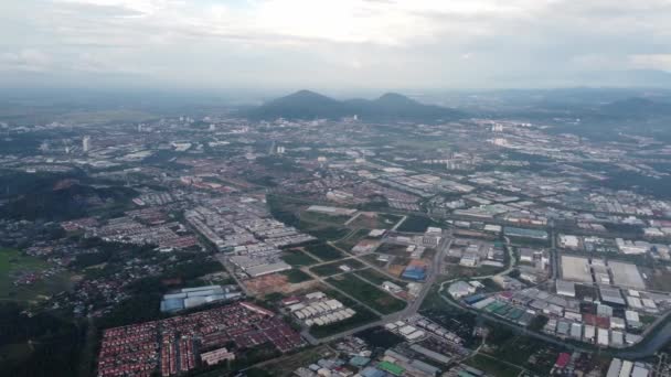 Flygburen Panorering Bukit Minyak Industriområde Kvällen — Stockvideo