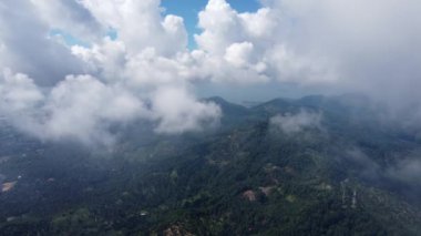 Pulau Pinang tepesinde hava manzaralı beyaz bulut