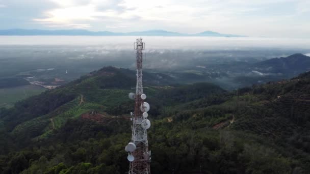 Vista Aérea Torre Comunicação Pico Colina — Vídeo de Stock