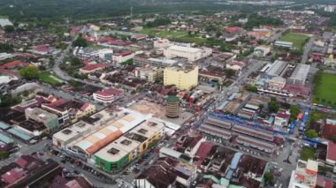 Teluk Intan, Perak, Malezya - 01 Mayıs 2022: Teluk Intan 'ın havadan görünüşü ve eski dükkan fobisi