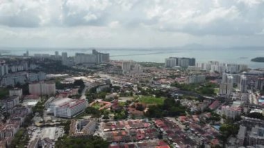 Bayan Lepas, Penang, Malezya - 21 Mayıs 2022: Güneşli bir günde hava manzaralı Bayan Lepas kasabası