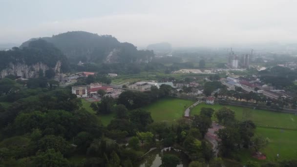 Ipoh Perak マレーシア 2022年5月4日 緑豊かな空中ビュー緑D Seenivasagamレクリエーション公園 — ストック動画