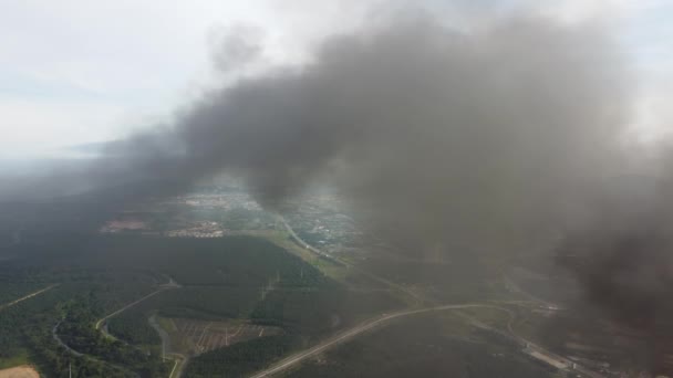 Letecký Pohled Znečištění Černého Kouře Důsledku Požáru Šíření Životního Prostředí — Stock video