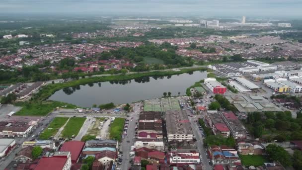 マレーシアのパーク カンパー 2022年5月3日 空中ビューカンパー町と放棄された錫鉱山湖 — ストック動画