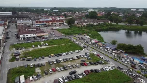 Kampar Perak マレーシア 2022年5月3日 屋外駐車場 人々は朝の市場へ — ストック動画
