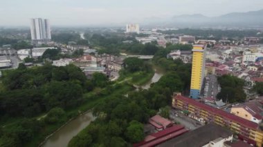 Ipoh, Perak, Malezya - 04 Mayıs 2022: Sabah Havadan Kinta Nehri