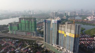 Selayang, Selangor, Malezya - 14 Mayıs 2022: Havadan yükselme yeni inşaat sahasına bakın