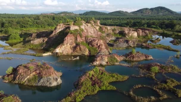 Uitzicht Vanuit Lucht Prachtig Meer Bij Verlaten Steengroeve Bij Guar — Stockvideo