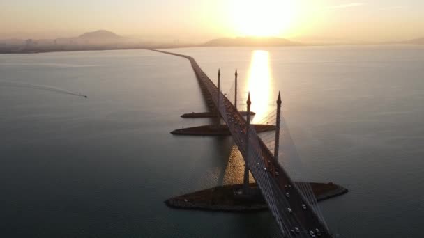 槟城大桥中跨径 早上阳光充足 车辆通畅 — 图库视频影像
