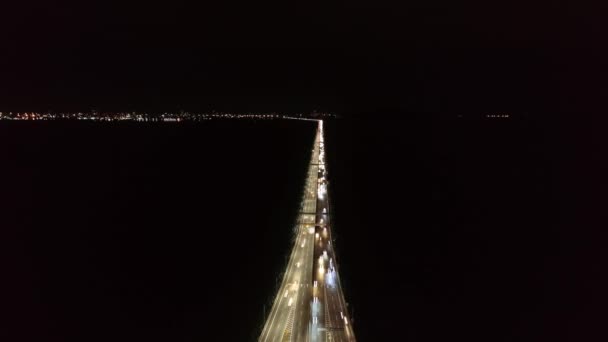 Αεροφωτογραφία Penang Bridge Αυτοκίνητο Κυκλοφορίας Φως Μονοπάτι Μέσα Στη Νύχτα — Αρχείο Βίντεο