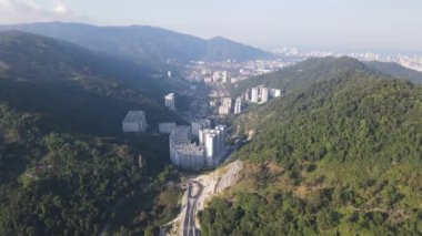 Hava manzaralı Paya Terubong apartmanı ve sabah güneşinde apartman dairesi