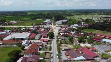 Kuala Kurau, Perak, Malezya - 25 Ekim 2021: Hava manzaralı kuala Kurau küçük kampung kasabası