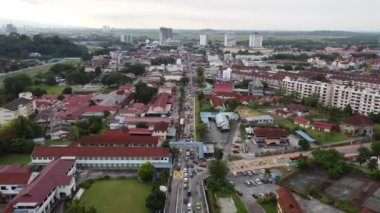 Bukit Mertajam, Penang, Malezya - 18. Mar 2022: BM şehrinde hava manzaralı trafik sıkışıklığı