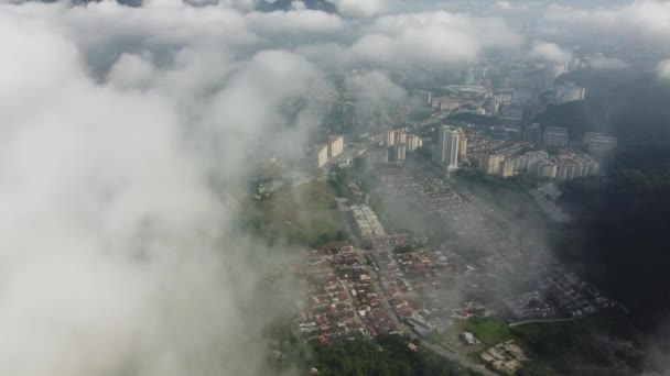 Widok Lotu Ptaka Niska Chmura Słoneczny Poranek Miasta Paya Terubong — Wideo stockowe
