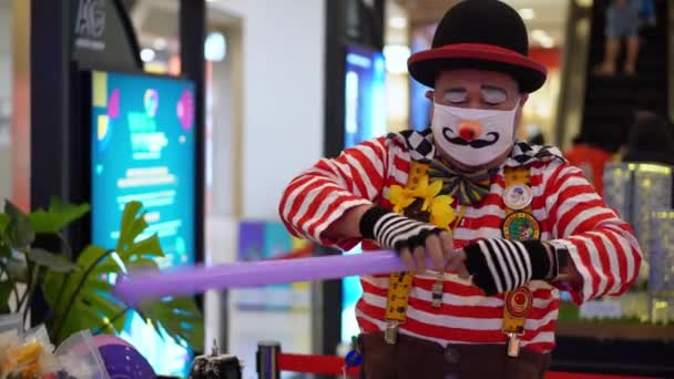Bayan Lepas Penang Malaysia Dec 2021 Clown Face Mask Prepare — Stockvideo