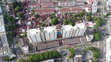 Georgetown, Penang, Malezya - Haziran 07 2022: Aerial view Senfoni Parkı ve eski Jelutong Kampung evi
