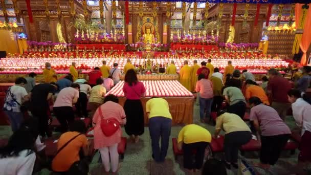 Ayer Itam Penang Malasia Feb 2022 Los Devotos Rezan Templo — Vídeo de stock