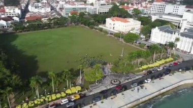 Georgetown, Penang, Malezya - 12 Haziran 2022: Hava manzaralı insanlar sabahları Padang Kota Lama 'da egzersiz yapıyorlar