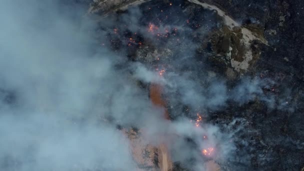 Légi Felülről Lefelé Kilátás Tűz Hulladéklerakó Helyén Alkonyatkor — Stock videók