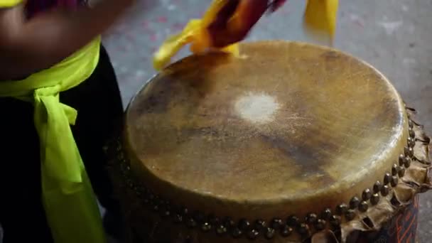 Close Chinese Drum Performance Hitting Stick — Αρχείο Βίντεο