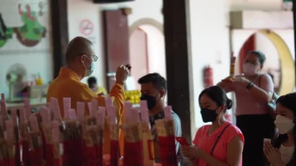 Georgetown Penang Malaysia Nov 2021 Chinese Monk Spray Water Flower — Video Stock