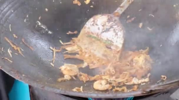 Select Focus Fried Char Kuey Teow Frying Pan Ingredient Clam — Stockvideo