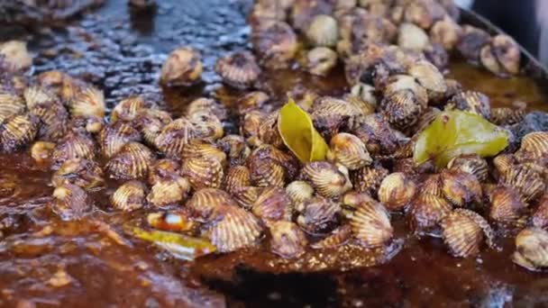 Delicious Clam Kerang Seafood Baked Plate — Stock Video