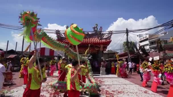 Джорджтаун Пенанг Малайзия Января 2022 Дракон Танцует Перед Храмом Chew — стоковое видео