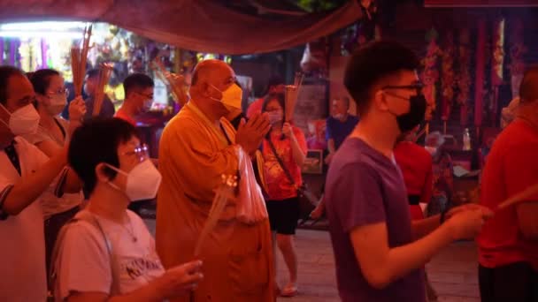 Georgetown Penang Malezja Stycznia 2022 Chińczycy Mnisi Modlą Się Nocy — Wideo stockowe