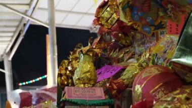 Bukit Mertajam, Penang, Malezya - 13 Ağustos 2022: Teklif için kullanılan yosun kağıdını eğ