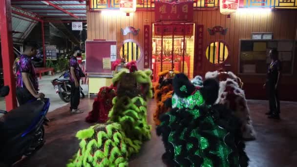 Джорджтаун Пенанг Малайзія 2022 Танець Лева Молиться Перед Китайським Храмом — стокове відео