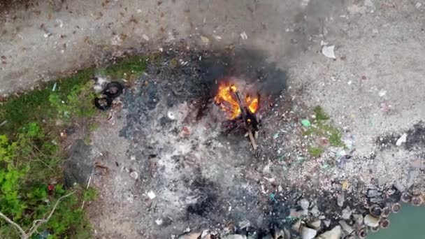 Aerial Descending Look Burning Fire Wood Rubbish Outdoor — Stock Video
