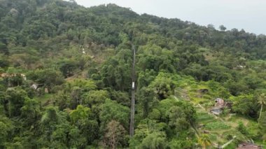Penang Tepesi funicular demiryolu trenini takip edin.