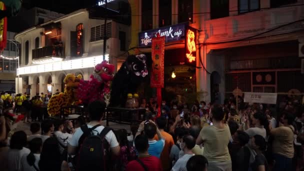 Georgetown Penang Malaysia Juli 2022 Drei Löwentänze Verteilen Mandarinenorange Die — Stockvideo