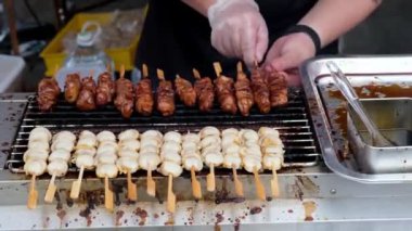 Japon ızgara şiş yemek hazırlığı.
