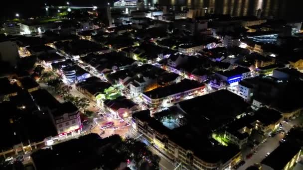 2022年9月24日マレーシア ペナン州ジョージタウン リトル インディアの空中夜景 — ストック動画
