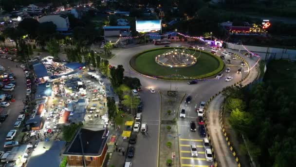 グルニー ペナン マレーシア 2022年9月24日 グルニー ドライブの円形およびフードコートでの空中ビューカーの移動 — ストック動画