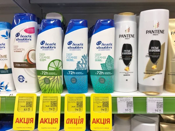 Dezember 2021 Ukraine Charkow Supermarkt Regal Supermarkt Mit Shampoos Auswahl — Stockfoto