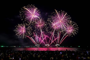 Pattaya Uluslararası Havai fişek Festivali, Chonburi Bölgesi, Tayland, 27 Kasım 2021