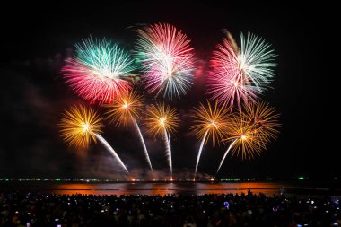Pattaya Uluslararası Havai fişek Festivali, Chonburi Bölgesi, Tayland, 27 Kasım 2021
