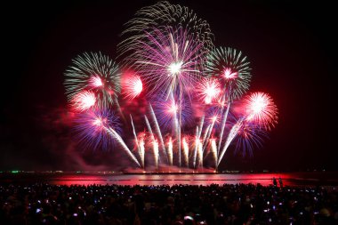 Pattaya Uluslararası Havai fişek Festivali, Chonburi Bölgesi, Tayland, 27 Kasım 2021