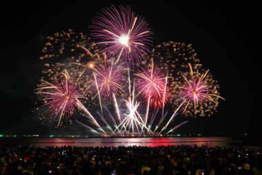 Pattaya Uluslararası Havai fişek Festivali, Chonburi Bölgesi, Tayland, 27 Kasım 2021