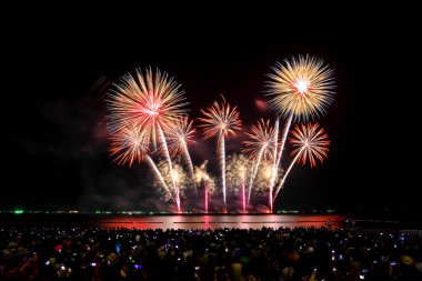 Pattaya Uluslararası Havai fişek Festivali, Chonburi Bölgesi, Tayland, 27 Kasım 2021.