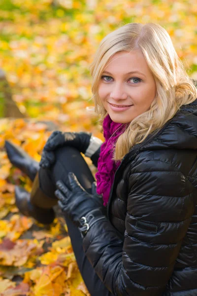 Meisje en herfst kleur — Stockfoto