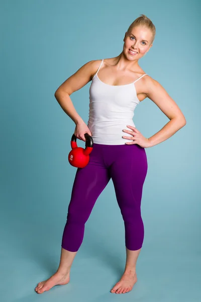 Chica y kettlebell — Foto de Stock