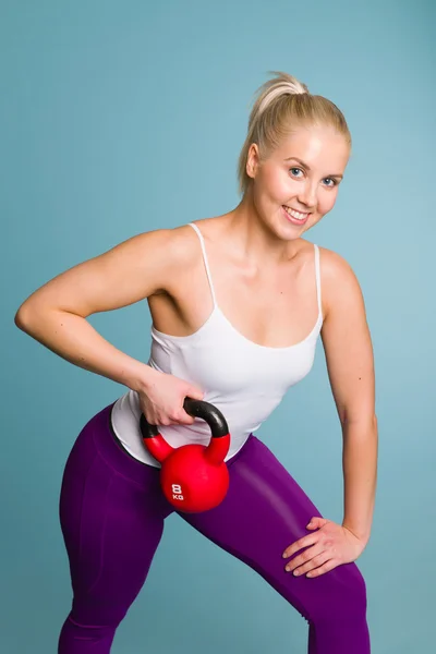 Kız ve kettlebell — Stok fotoğraf