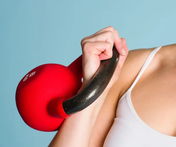 Chica y kettlebell — Foto de Stock