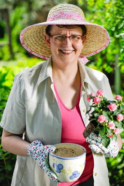 Planting flowers — Stock Photo, Image